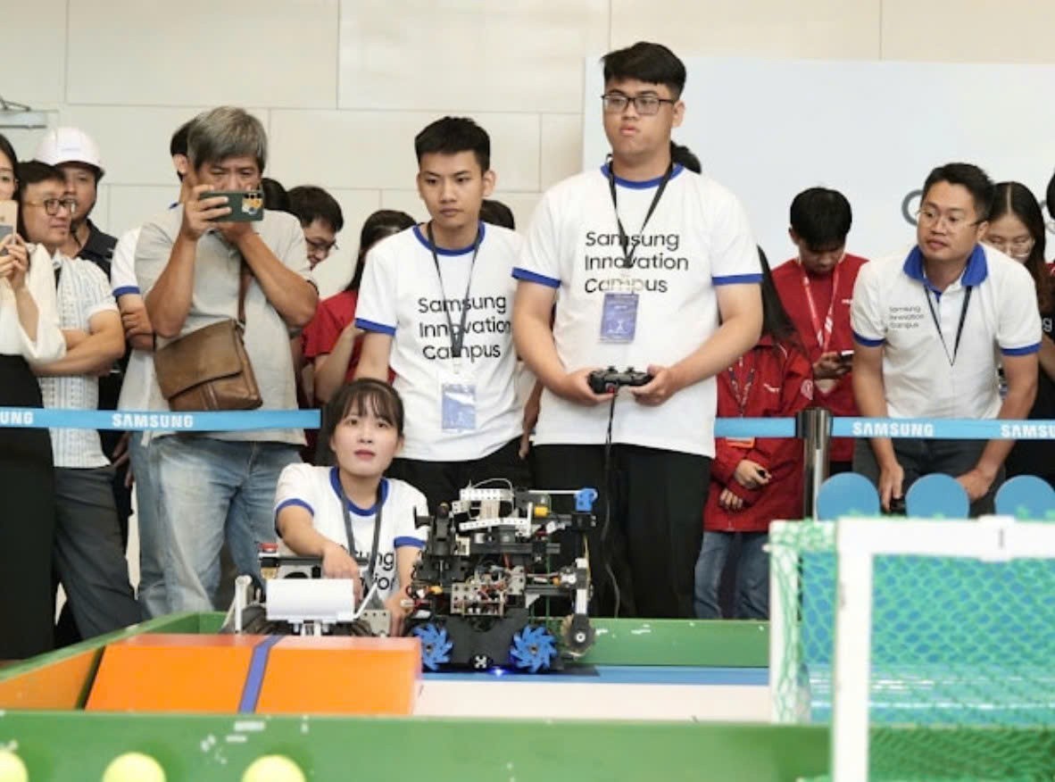 samsung-thu-hut-gan-7000-hoc-sinh-sinh-vien-trong-du-an-dao-tao-nhan-tai-cong-nghe-dien-dan-du-lich-va-doi-song-dulichvnnet-2-1757608146-1757733584.jpg
