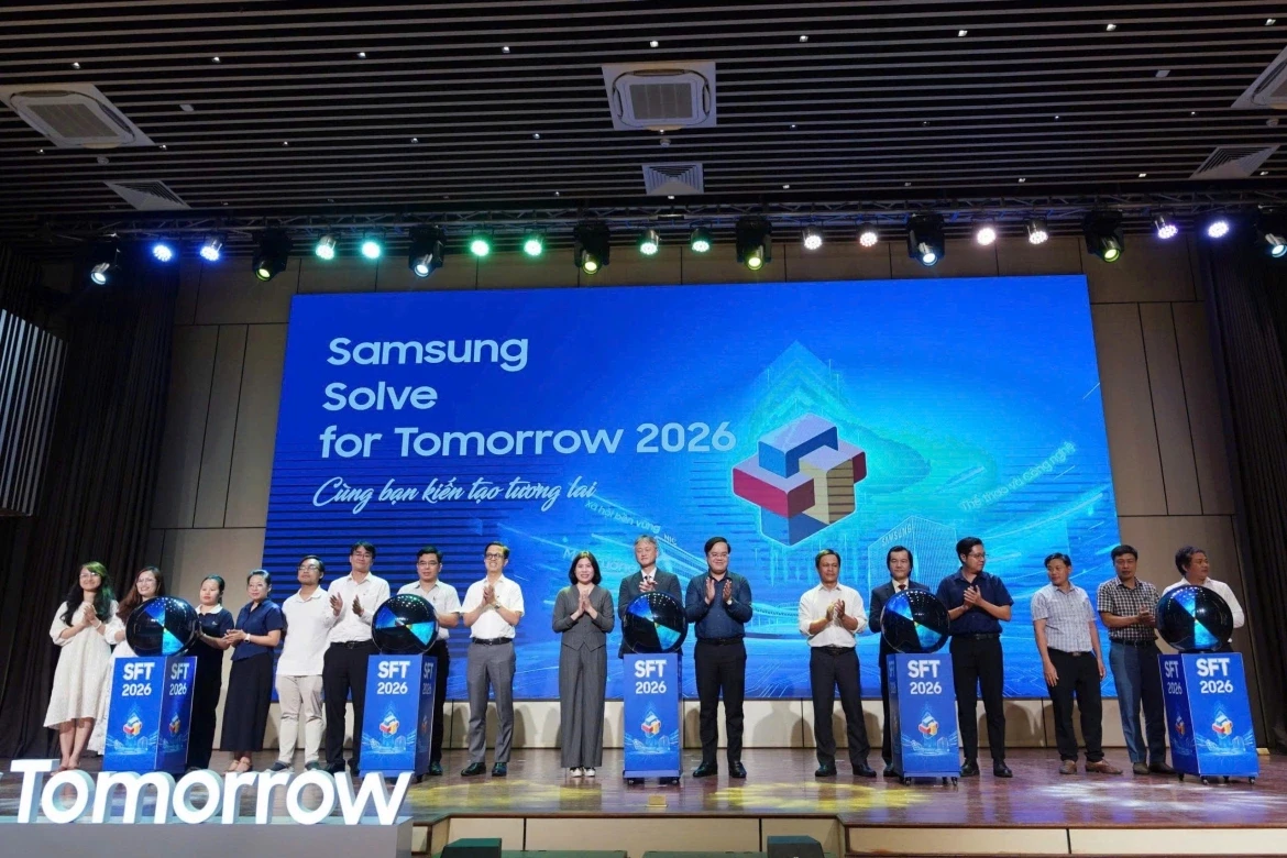 dai-bieu-thuc-hien-nghi-le-khoi-dong-cuoc-thi-samsung-solve-for-tomorrow-2026-khu-vuc-mien-trung-1778940317.webp