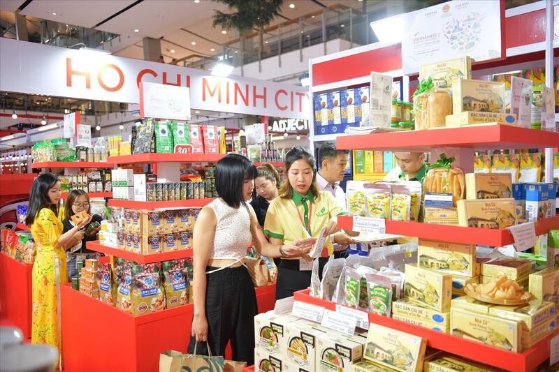 vna-potal-khai-mac-tuan-hang-viet-nam-tai-thai-lan-lan-thu-6-lan-toa-huong-vi-dat-phuong-nam-688461417-10-21-21-22423885-1780971684.jpg