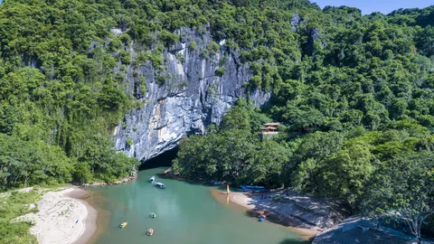 Phong Nha Kẻ Bàng và Hin Nậm Nô được đề cử là di sản thiên nhiên liên biên giới