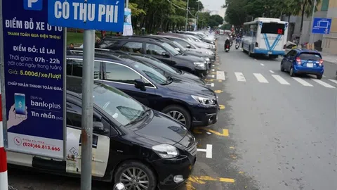 Thu phí đỗ ô tô dưới lòng đường đạt gần 640 triệu đồng/tháng, TP.HCM xem xét mở rộng mô hình