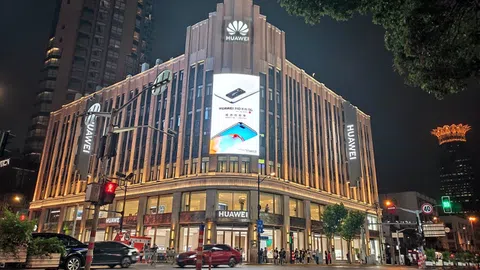 Cận cảnh cửa hàng công nghệ mới toanh của Huawei
