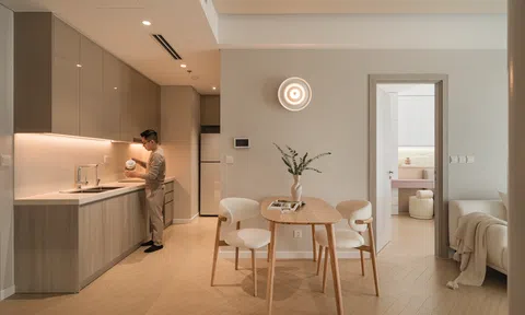 Nhờ thiết kế "giấu đồ", căn nhà 61m2 trở nên rộng rãi như 80m2