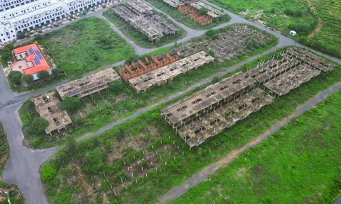 Tận mục sở thị 500 căn biệt thự xây dựng trái phép bị bỏ hoang tại Khu dân cư Tân Thịnh