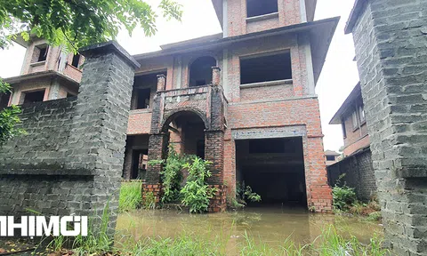 Cảnh nhếch nhác thảm hại trong “làng biệt thự” triệu đô ở phía Tây Hà Nội