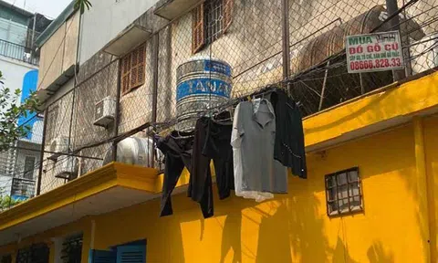 Hà Nội: "Mạng nhện" dây điện gây ám ảnh khi biến thành chỗ phơi đồ