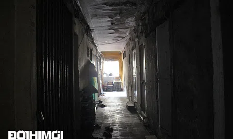 Cảnh sống tồi tàn, thiếu ánh sáng trong khu tập thể lâu đời nhất Hà Nộị