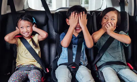 Từ năm 2026, trẻ em dưới 10 tuổi không được ngồi ghế trước ô tô