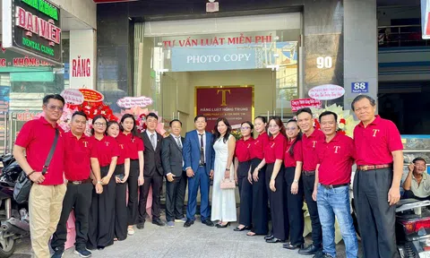 Khánh Hòa: Hãng Luật Hồng Trúng trao hơn 100 phần quà cho đồng bào Raglai