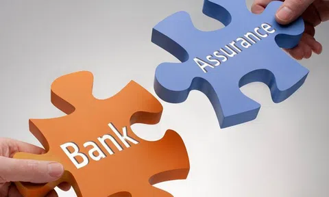 Cấm ngân hàng bán bảo hiểm kèm khoản vay
