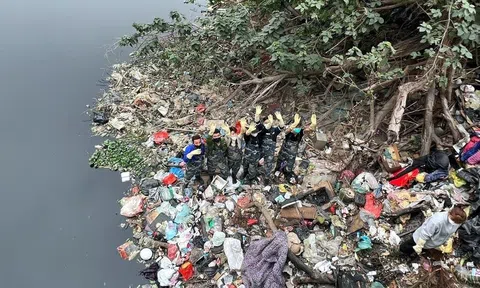 Nhóm bạn trẻ tái sinh những dòng sông ô nhiễm