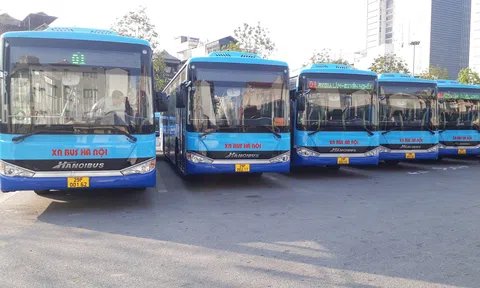 Hà Nội: Xe buýt chạy xuyên lễ phục vụ người dân