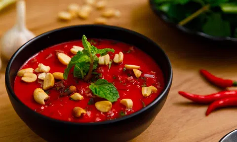 Nguy cơ nhiễm bệnh từ món tiết canh khoái khẩu