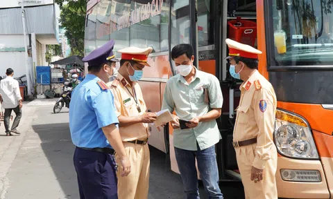 Hà Nội: “Tuýt còi” hàng loạt nhà xe vi phạm