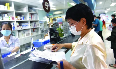 Người dân lại khổ vì thiếu thuốc, vật tư y tế