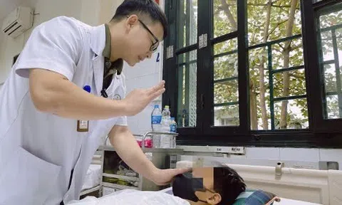 Dập nát ngón tay vì chơi pháo tự chế