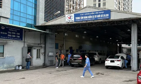 Trung tâm đăng kiểm Hà Nội bất ngờ vắng vẻ