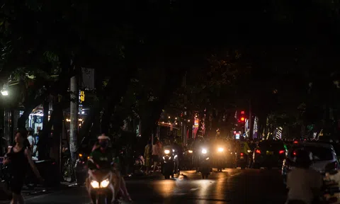 Những tuyến đường tối om giữa lòng Thủ đô Hà Nội