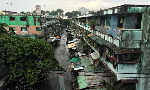 Hàng nghìn hộ dân sống thấp thỏm trong khu chung cư cũ mấy chục năm tuổi