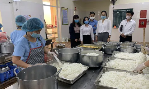Bộ GD&ĐT yêu cầu cơ sở mầm non nấu bữa ăn cho trẻ tại trường