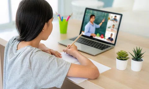 Hà Nội: Nhiều trường chuyển sang học online do bão lụt