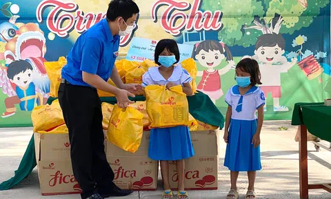 Đề nghị tổ chức trung thu trực tuyến, ưu tiên tặng quà cho học sinh vùng lũ