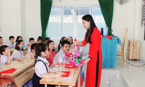 Đề xuất cấm giáo viên bắt học sinh nộp các khoản tiền ngoài quy định