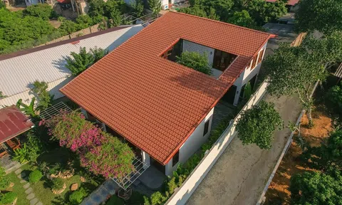 "Nhà trồng cây" dưới mái ngói đỏ - công trình xanh ấn tượng pha chút hoài cổ