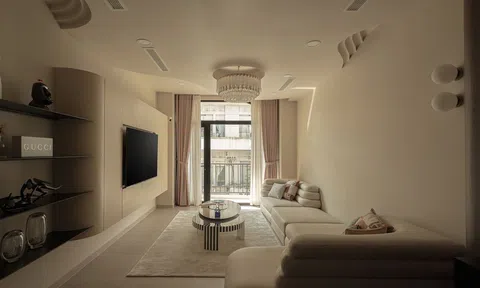 Nhà ống sơn màu pastel tạo ấn tượng bởi các hình dạng cửa ngẫu hứng