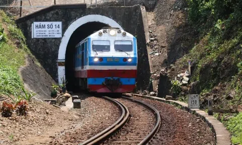 Cầu, hầm đường sắt qua đèo Hải Vân "rệu rã": Nguy cơ tai nạn chực chờ