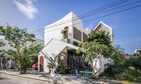 "Ngôi nhà đón gió" có thiết kế mái cong thú vị tại Đà Nẵng