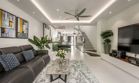 Biến nhà phố Sài Gòn thành nhà vườn với các mảng xanh xen lẫn