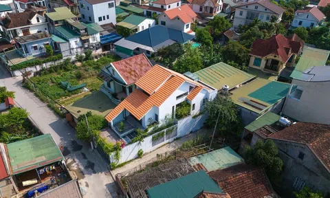 Kiến trúc độc đáo với không gian chuyển động ziczac tạo ra các khoảng đệm giao thoa trong căn nhà