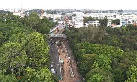 Mở cửa 500m đoạn đường 6 làn xe để giải quyết ùn tắc cửa ngõ sân bay Tân Sơn Nhất