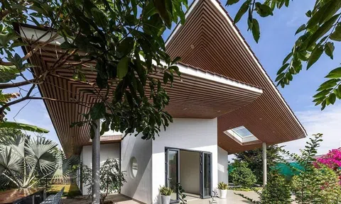 Nhà vườn 260m2 gây ấn tượng với hệ "mái bay" chống nắng nóng hiệu quả