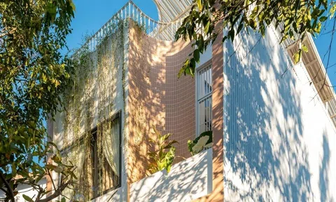 Ngôi nhà giữa không gian phố núi Tây Nguyên sở hữu những đường cong hút mắt