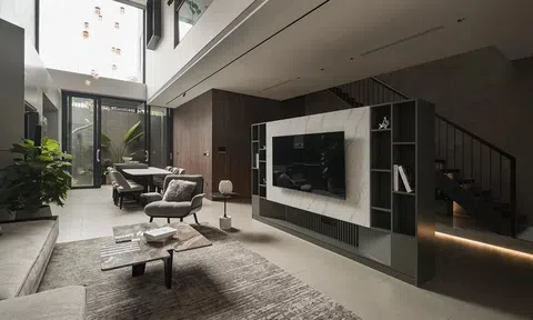 Nhà 7.8x20m thiết kế ngoài kín như bưng, bên trong gây ấn tượng mạnh với không gian mở