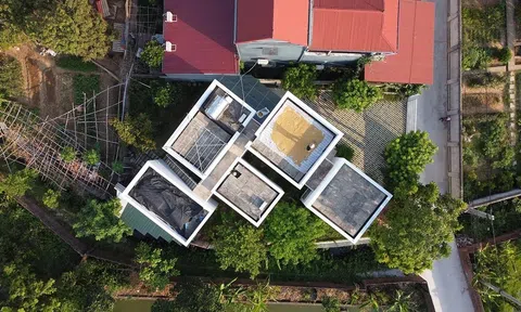 Ngôi nhà ngoại thành Hà Nội xây 5 hình khối, mái nhà ứng dụng hệ thống tưới tiêu thông minh