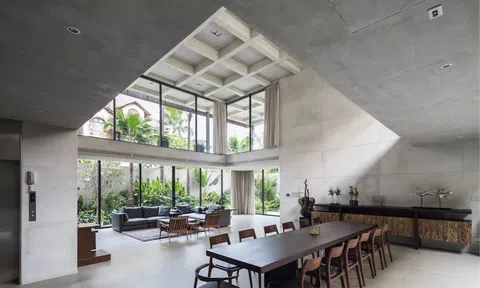 Ngôi nhà "treo" độc đáo xóa nhòa dấu vết của cột theo cấu trúc truyền thóng