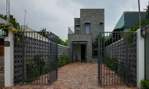 Ngôi nhà kết hợp hài hòa giữa các không gian mở và đóng trong các khoảng thông tầng