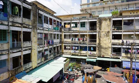Chung cư Vĩnh Hội TP. HCM xuống cấp trầm trọng, hàng trăm cư dân sống trong lo sợ