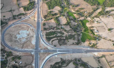 Cao tốc băng qua cánh đồng điện gió Cam Lâm - Vĩnh Hảo sẽ thông xe dịp 30/4