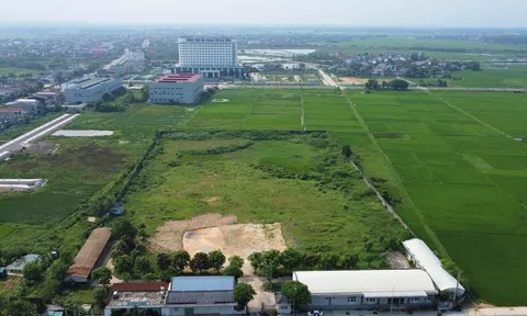 Sau 14 năm "đắp chiếu", dự án bệnh viện trăm tỷ ở Hà Tĩnh vẫn là bãi cỏ hoang