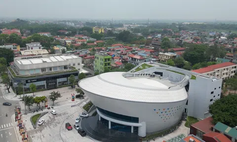 Khám phá công trình nhà hát có hình dáng bên ngoài như đĩa bay UFO