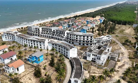 Toàn cảnh 2 khu nghỉ dưỡng triệu đô nằm "phơi sương" bên vịnh biển đẹp nhất thế giới