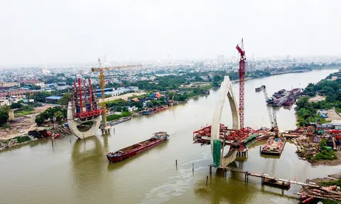 Cầu dây văng đầu tiên ở Nam Định lấy cảm hứng từ hình búp sen đã thi công hơn một nửa khối lượng