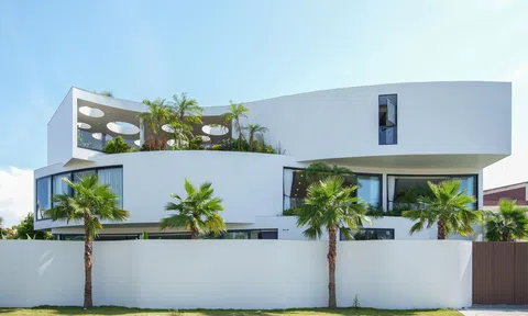 Quảng Nam: Căn biệt thự lấy cảm hứng từ sóng biển khiến người xem "mắt tròn mắt dẹt"