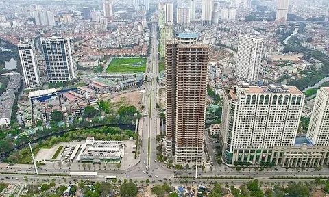 "Đứng hình" suốt 4 năm, tòa nhà QMS Top Tower 45 tầng chính thức mở bán