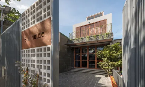 Sun House - ngôi nhà độc đáo lấy cảm hứng từ mặt trời và những ngọn núi ở Cam Ranh