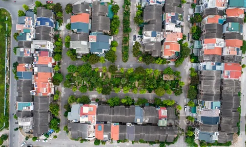 Hà Nội: Cận cảnh hàng loạt biệt thự xuống cấp, bỏ hoang tại khu đô thị sinh thái